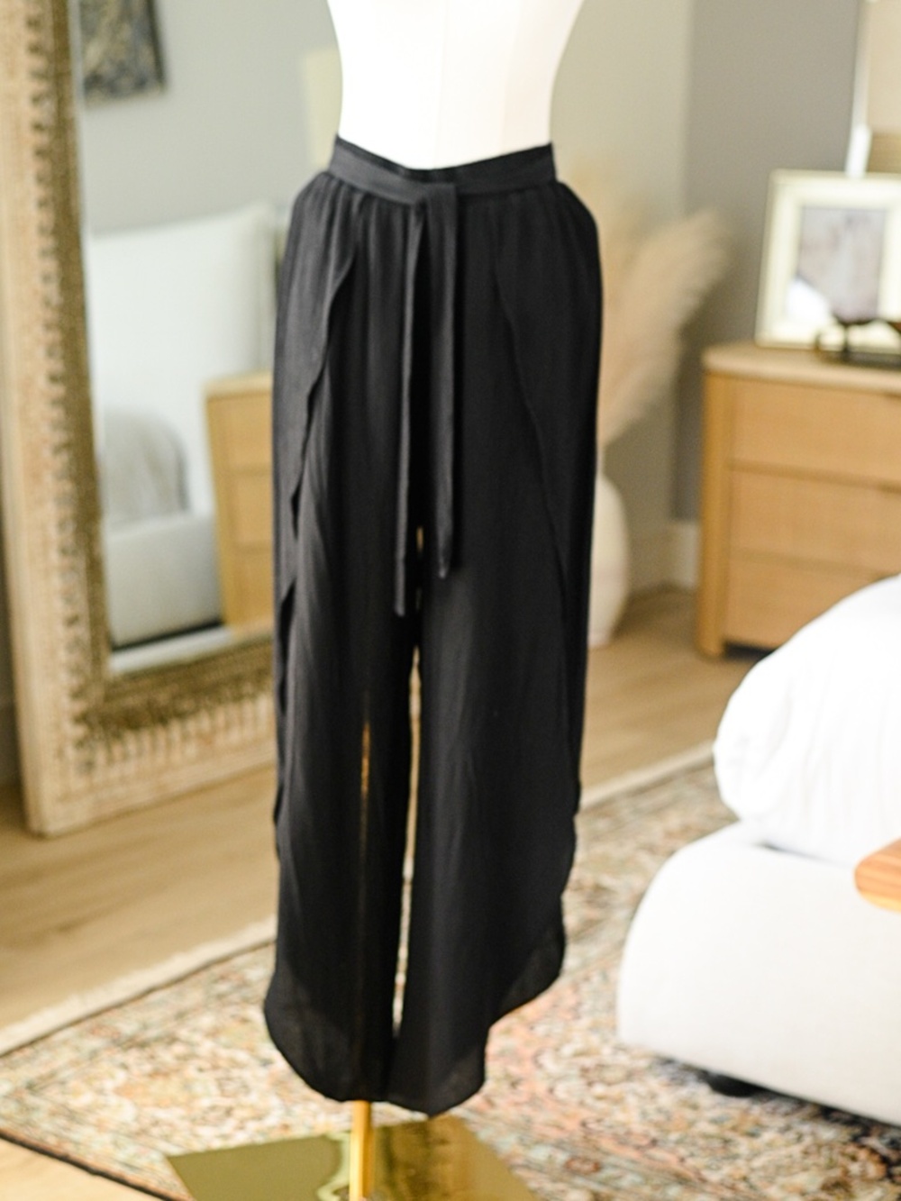 NWT Aqua Swim Petal Beach Swim Cover-Up Pants Black Size Small in Black